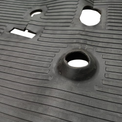 Front rubber floor mat (black)